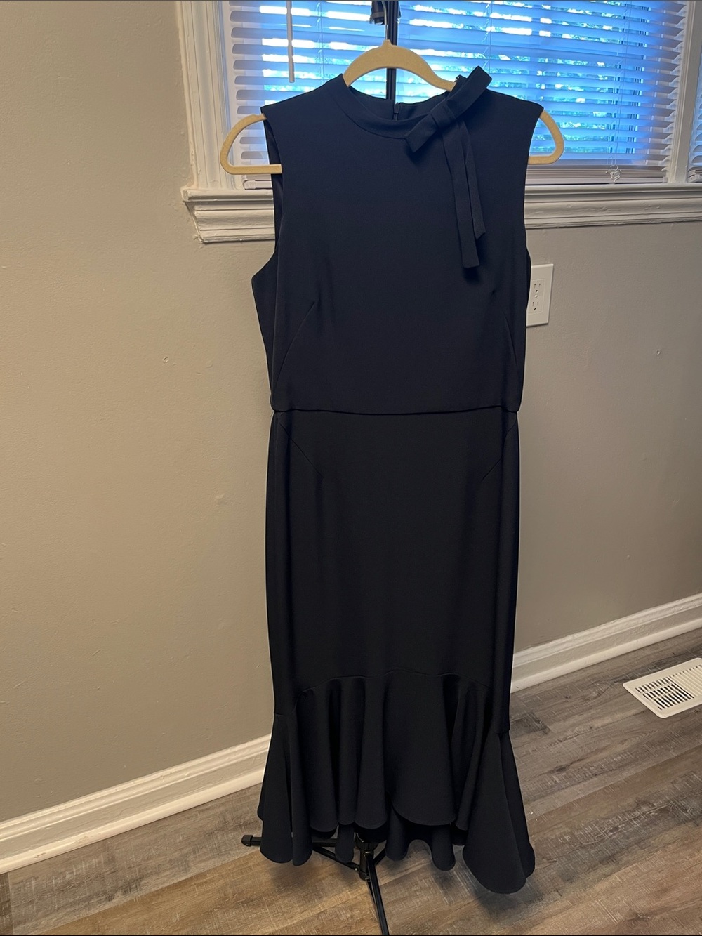 Maggy London Sleeveless Black Bow-Accent Midi Dress